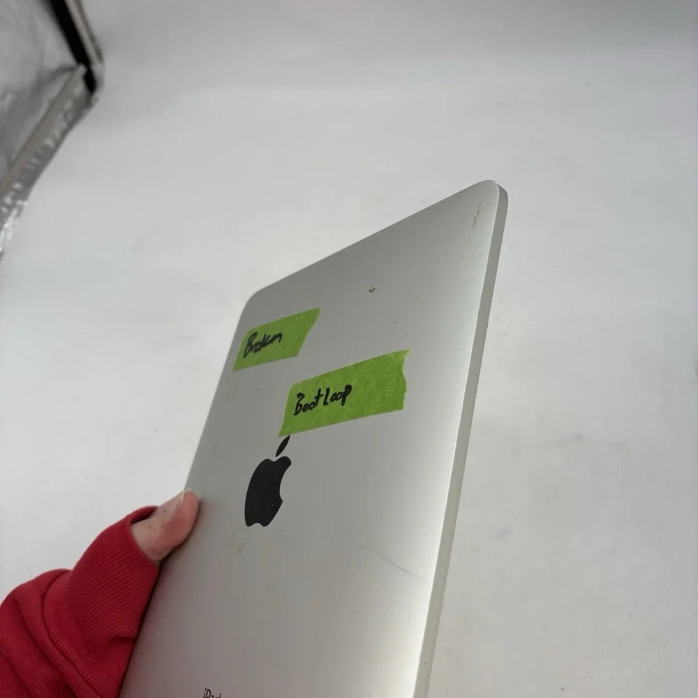 Apple iPad 1st Gen. 64GB, Wi-Fi, 9.7in Silver For Parts Repair Only